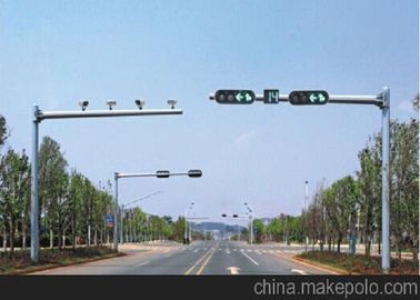 Cina Q345 4m/6m hanno galvanizzato la personalizzazione del segnale di pali leggeri della strada disponibile fornitore