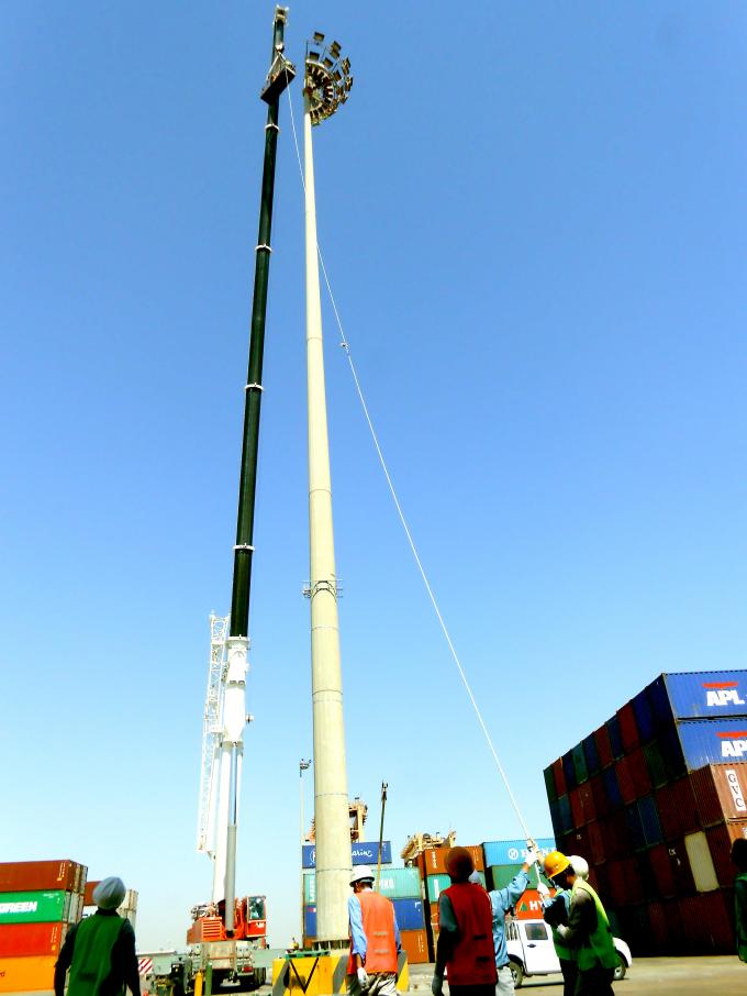alto albero d'acciaio galvanizzato 6-15m palo leggero, pali di illuminazione all'aperto per il porto marittimo di Damman 1
