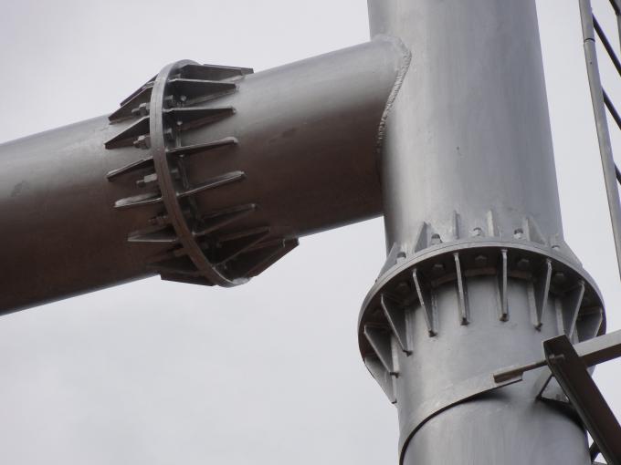 220 chilovolt hanno galvanizzato torre 10m-200m di Palo della metropolitana dei tubi d'acciaio la mono ampiamente usata 5