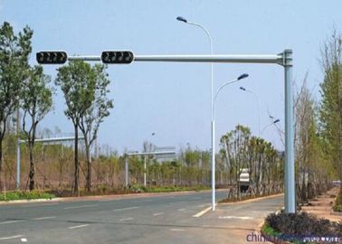 Cina il segnale stradale del braccio del doppio di altezza di 7m Palo, strada privata ha galvanizzato Palo d'acciaio con il segnale fornitore