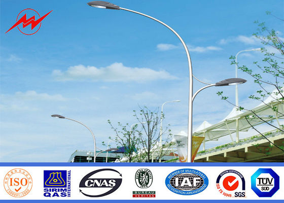 Multi lampada di via solare parteggiata all'aperto di pali di iluminazione pubblica Palo con il braccio trasversale di 2M