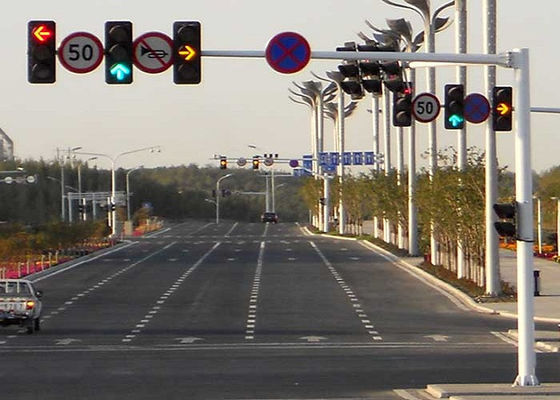 L'iso 9001 durevole sceglie la strada palo leggero del segnale del braccio con i bulloni d'ancoraggio