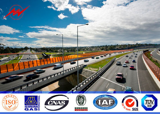 Pali di illuminazione all'aperto galvanizzati della via della immersione calda 5M - 8M con il braccio curvo doppio