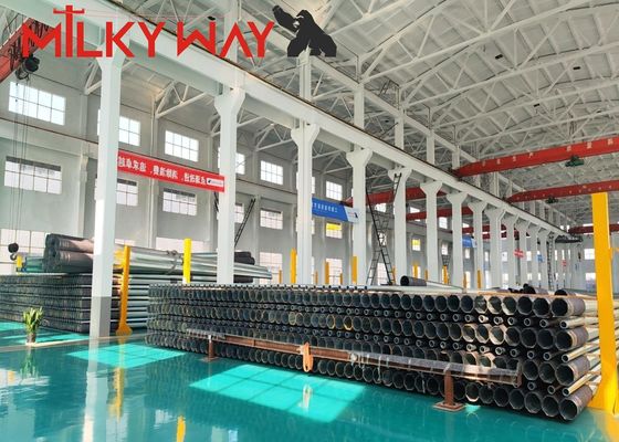 Altezza di montaggio personalizzata Polo in acciaio galvanizzato con piastra di base a fessura e montaggio di bullone di ancoraggio