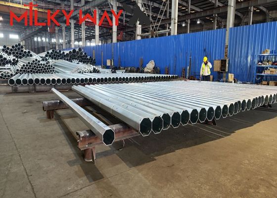 Altezza di montaggio personalizzata Polo in acciaio galvanizzato con piastra di base a fessura e montaggio di bullone di ancoraggio